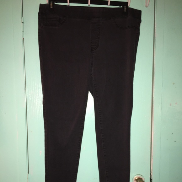 black pull up jeans